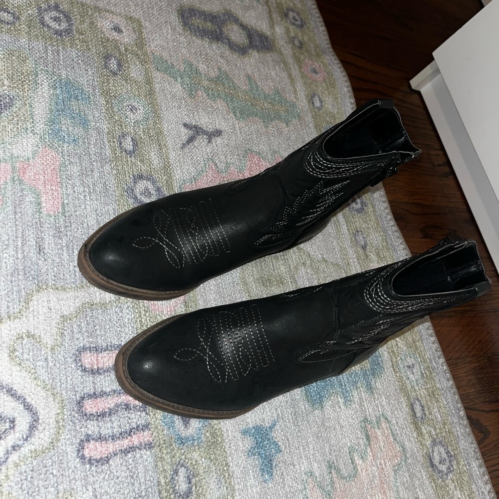 Cowboy boots worn once